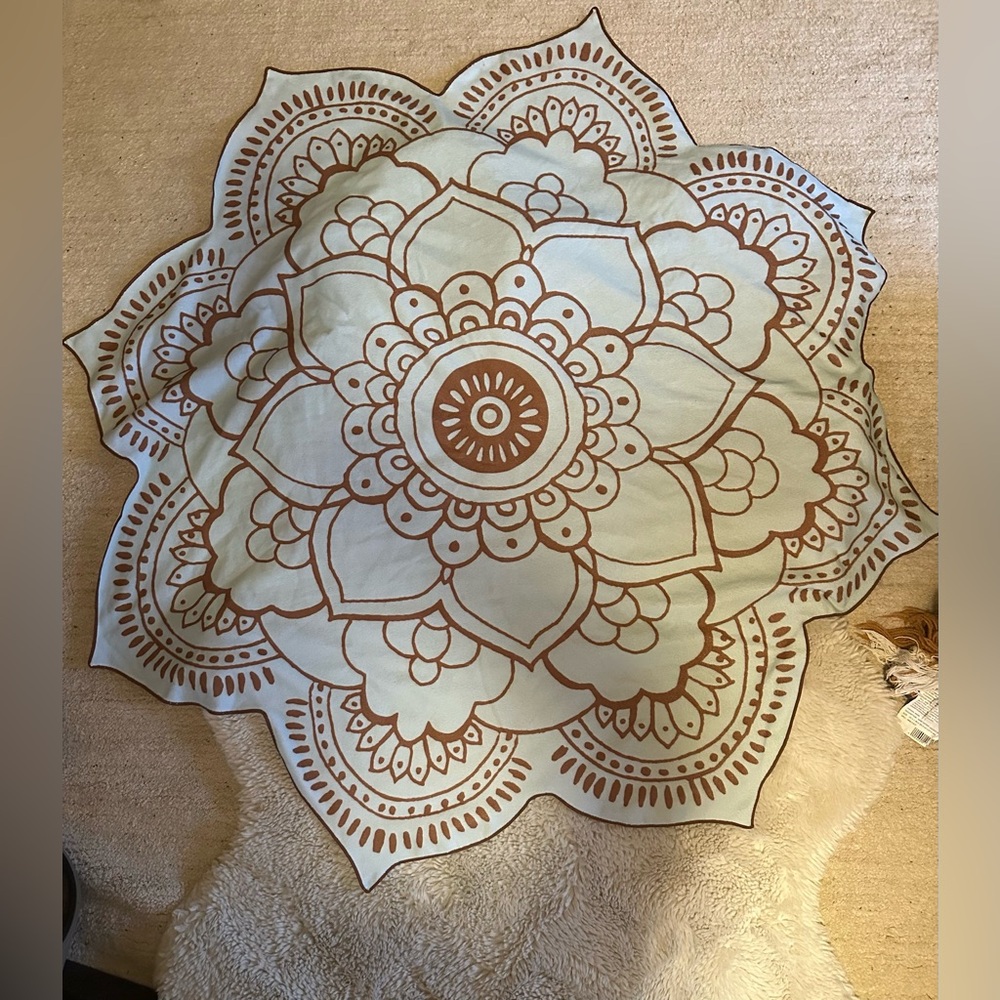 ViX Paula Hermanny Lotus towel. New.  Perfect for gym, beach